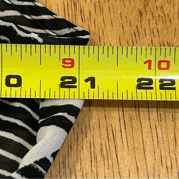 H&M Black White Chevron Pattern Button-up Sleeveless Blouse 14 - Picture 6 of 7